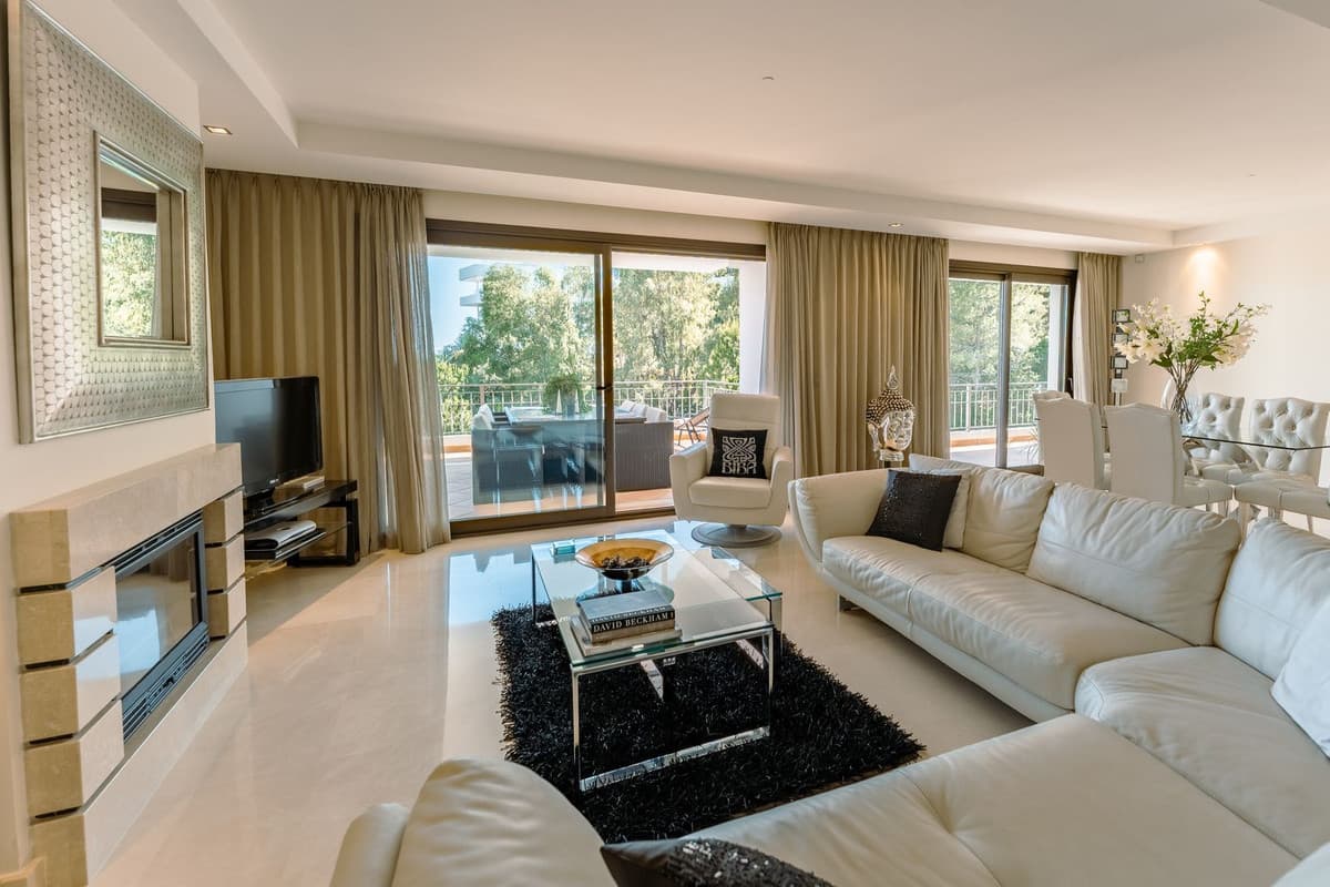Middle Floor Apartment in La Quinta — photo 9 of 10