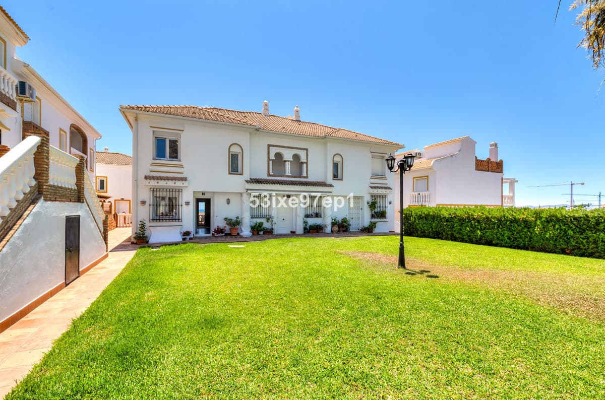 Townhouse in Fuengirola — photo 1 of 10