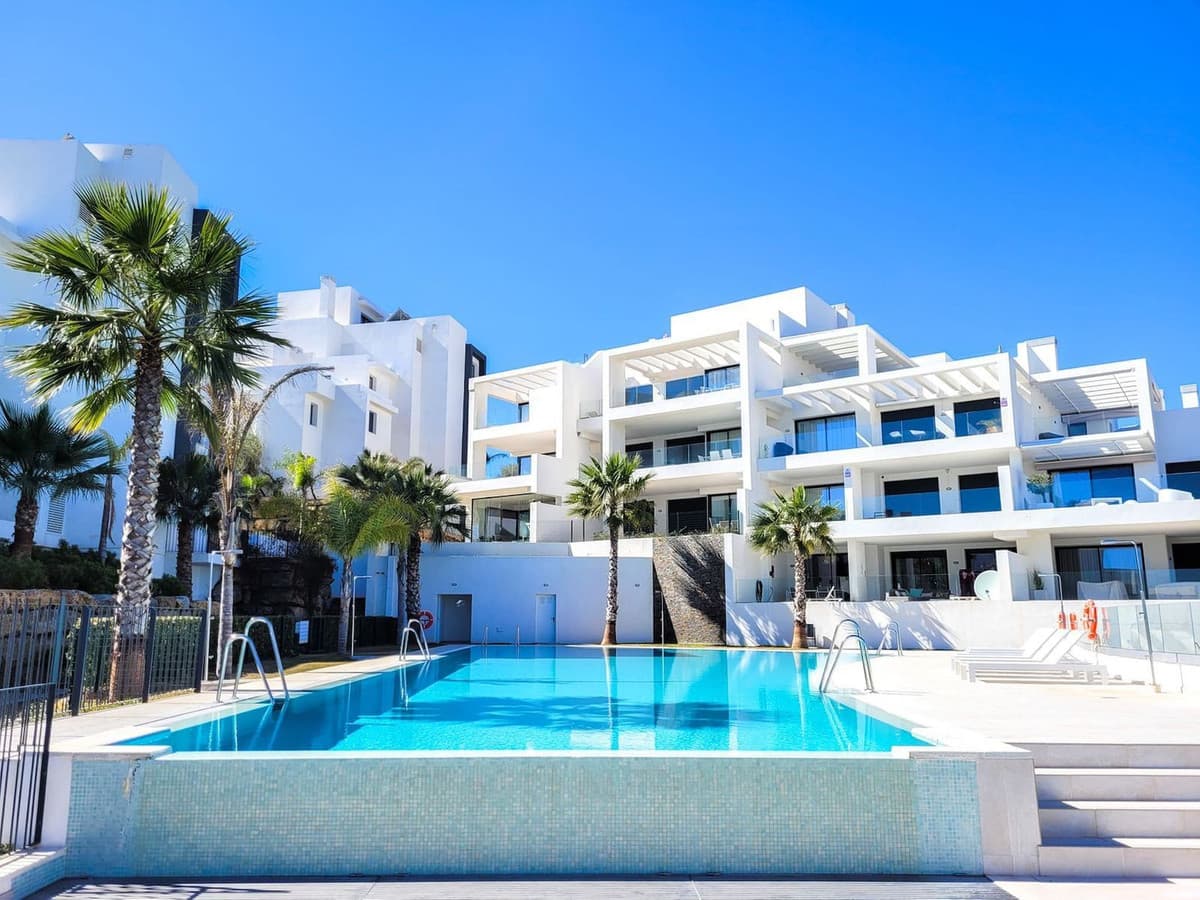 Middle Floor Apartment in Estepona — photo 1 of 10
