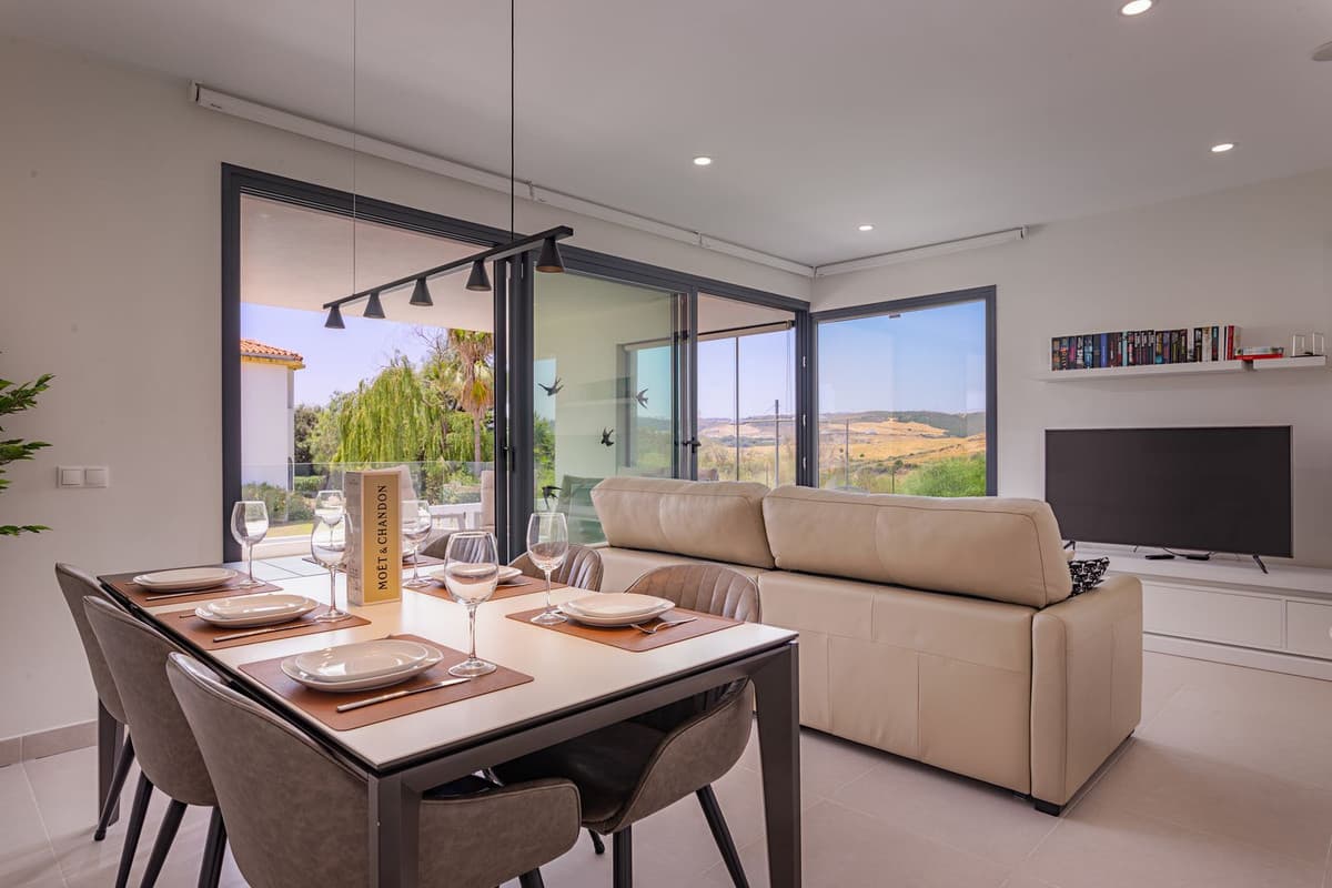 Middle Floor Apartment in Estepona — photo 3 of 10