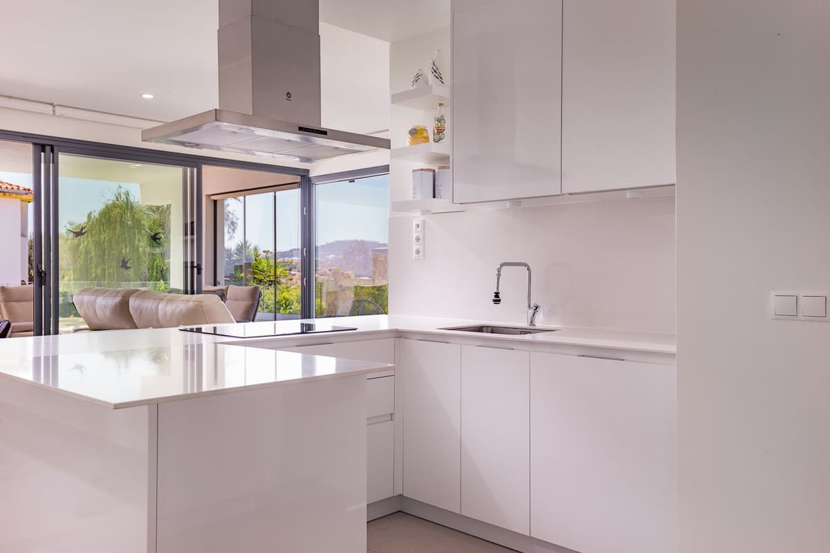 Middle Floor Apartment in Estepona — photo 7 of 10