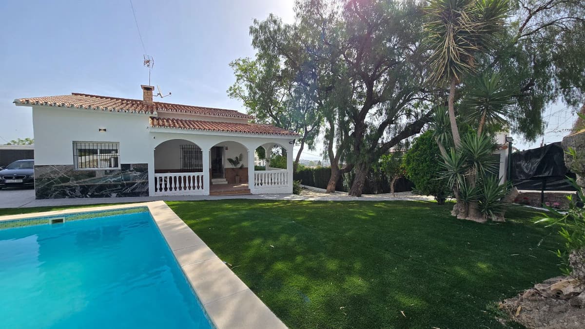 Detached Villa in Torremolinos — photo 1 of 10