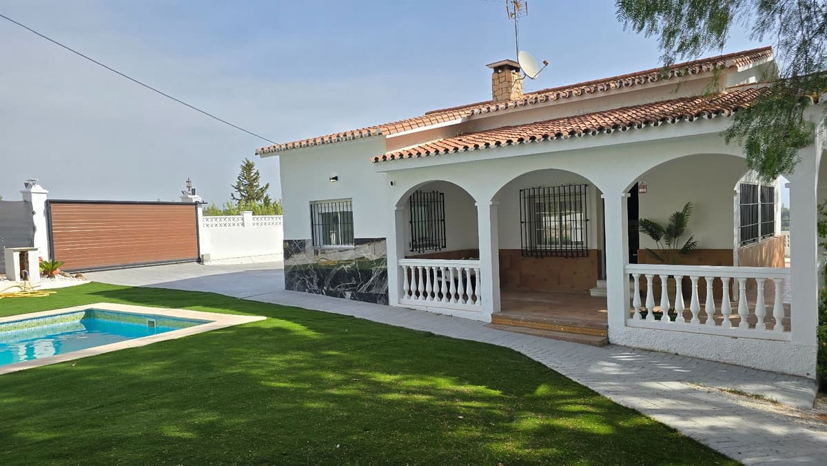 Detached Villa in Torremolinos — photo 2 of 10