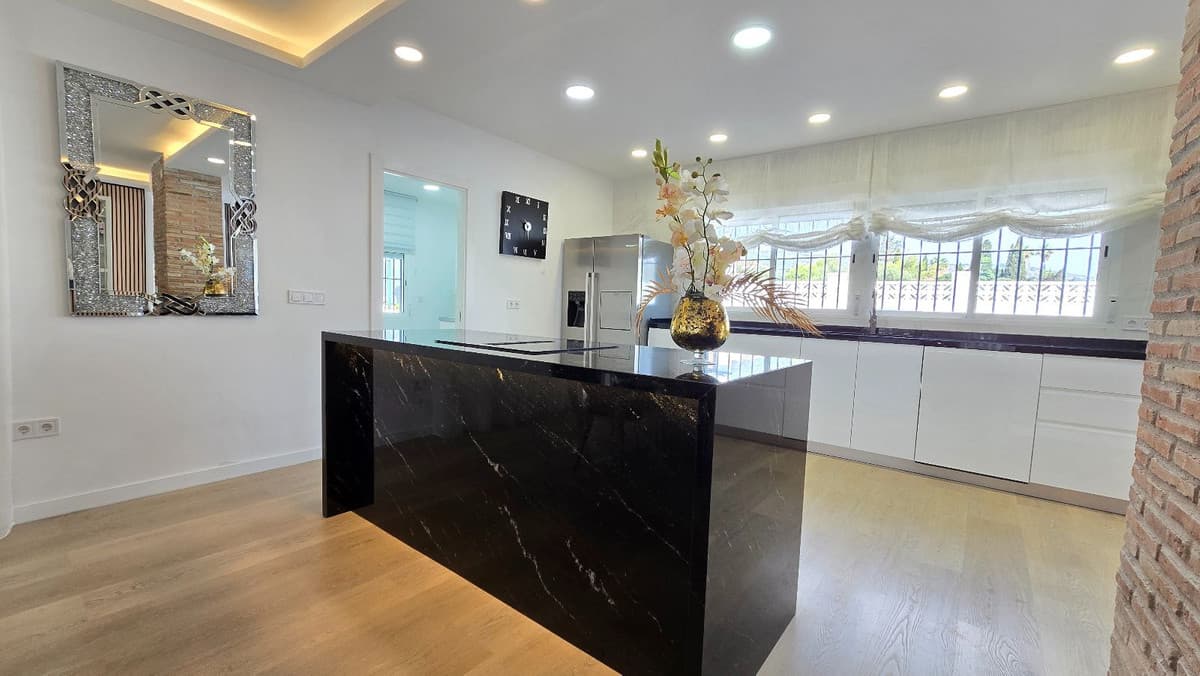 Detached Villa in Torremolinos — photo 5 of 10