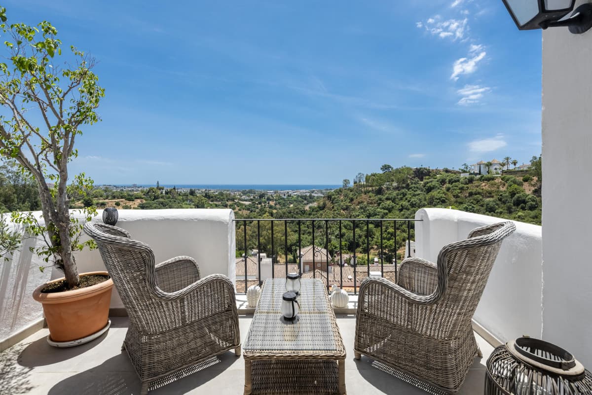 Middle Floor Apartment in Los Almendros — photo 1 of 10
