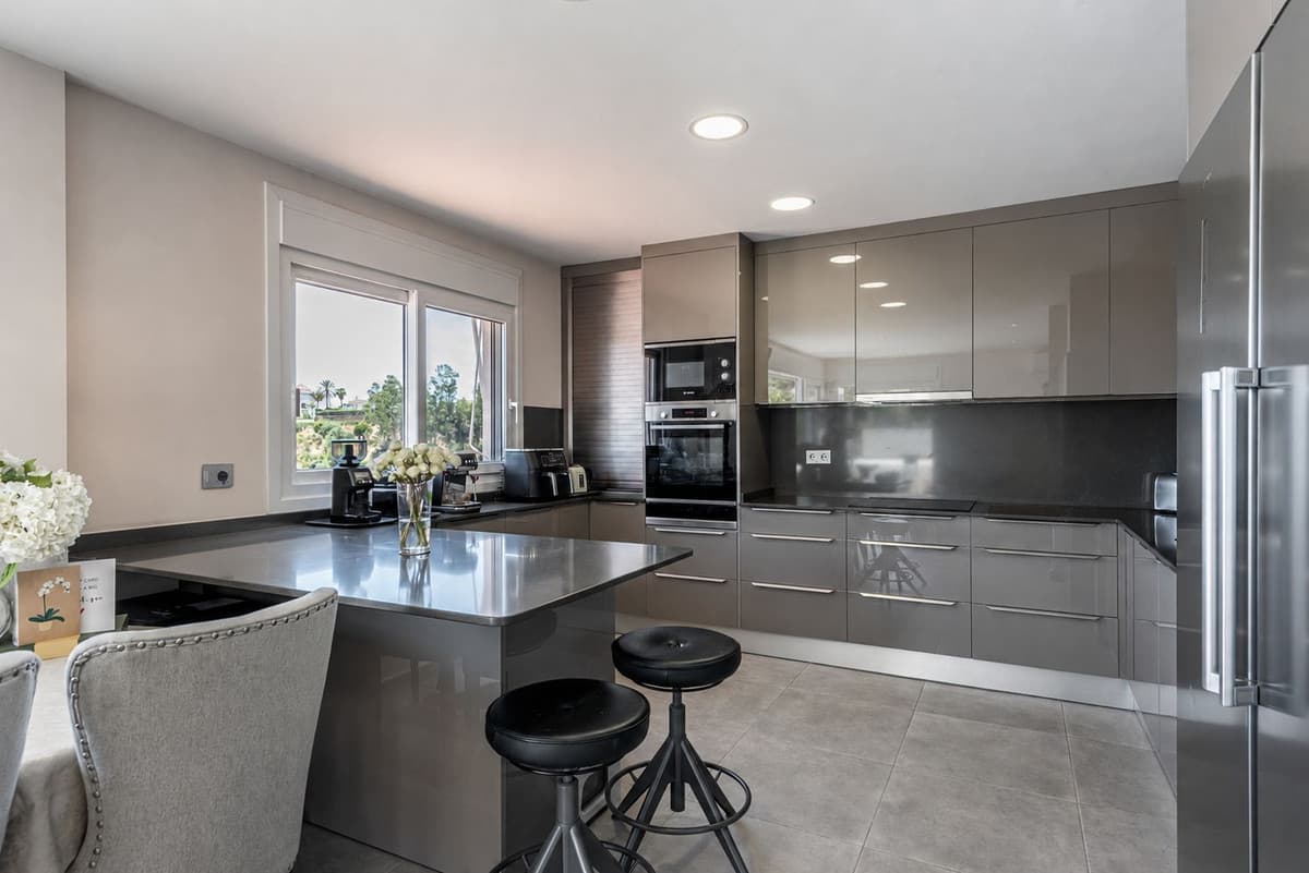 Middle Floor Apartment in Los Almendros — photo 4 of 10