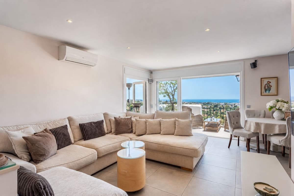 Middle Floor Apartment in Los Almendros — photo 8 of 10