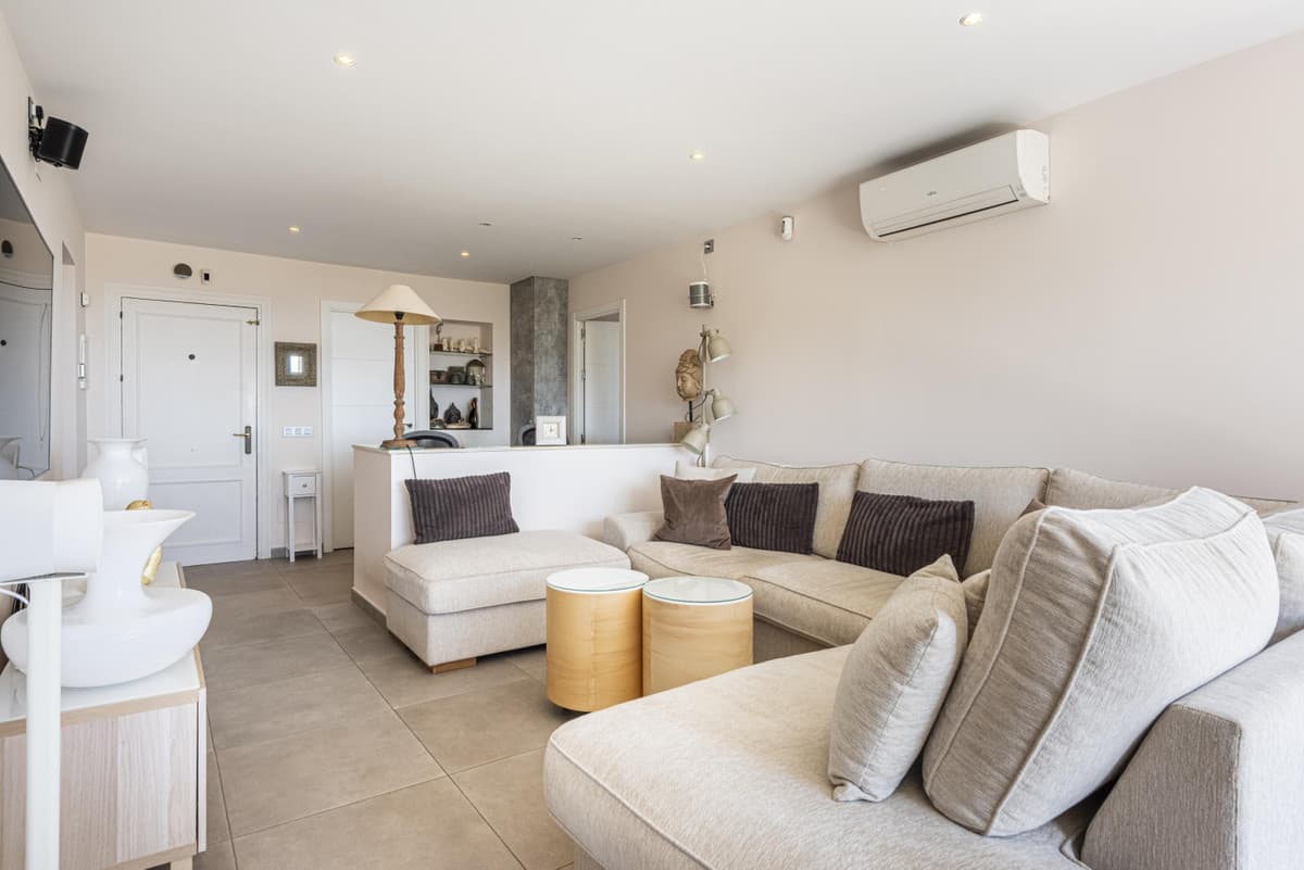 Middle Floor Apartment in Los Almendros — photo 9 of 10