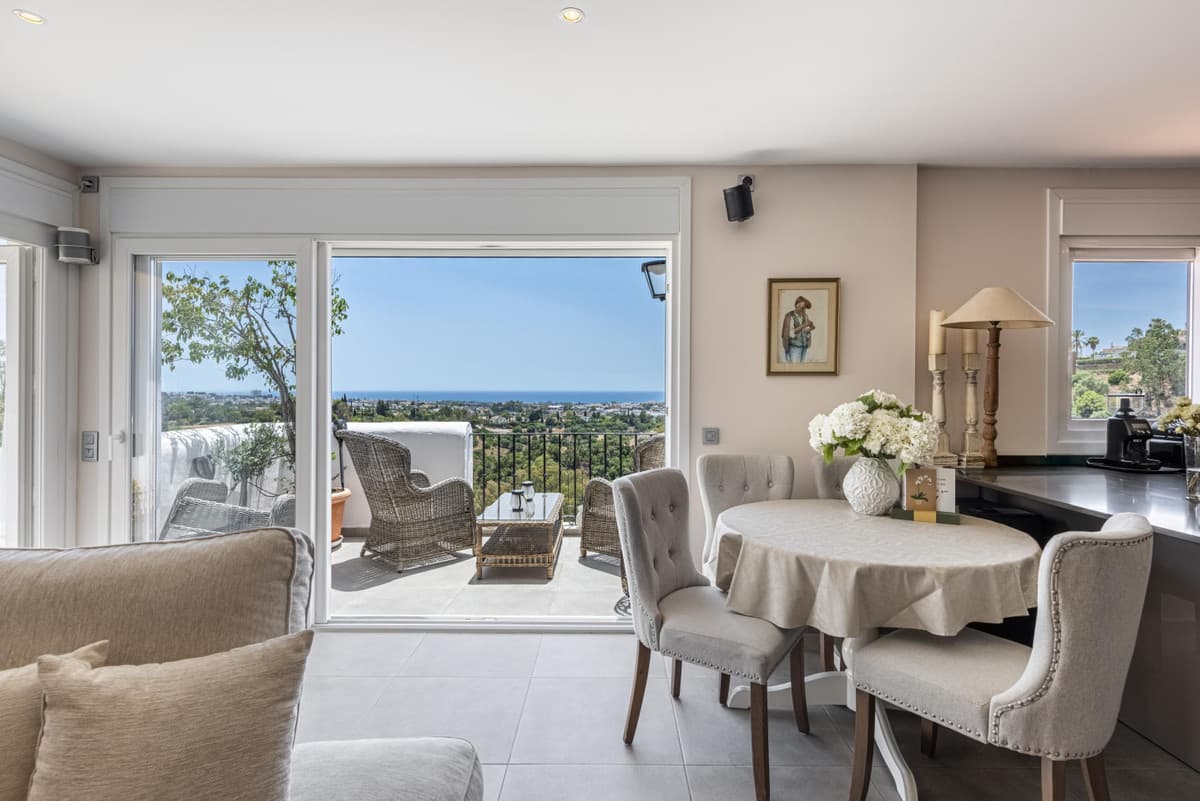 Middle Floor Apartment in Los Almendros — photo 10 of 10