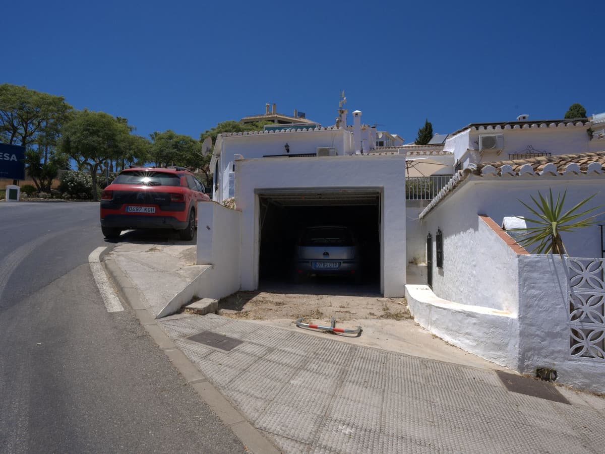 Semi-Detached House in Torreblanca — photo 2 of 10