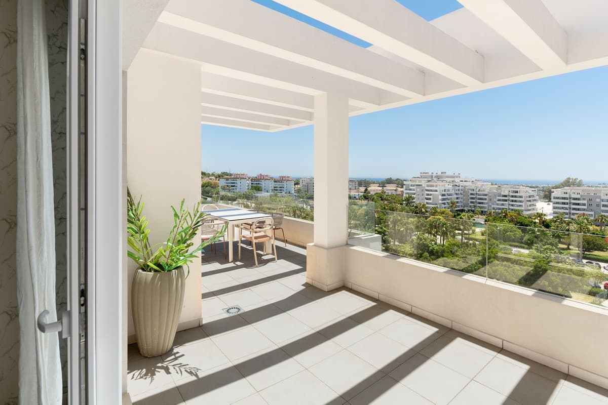 Penthouse in Nueva Andalucía — photo 3 of 10