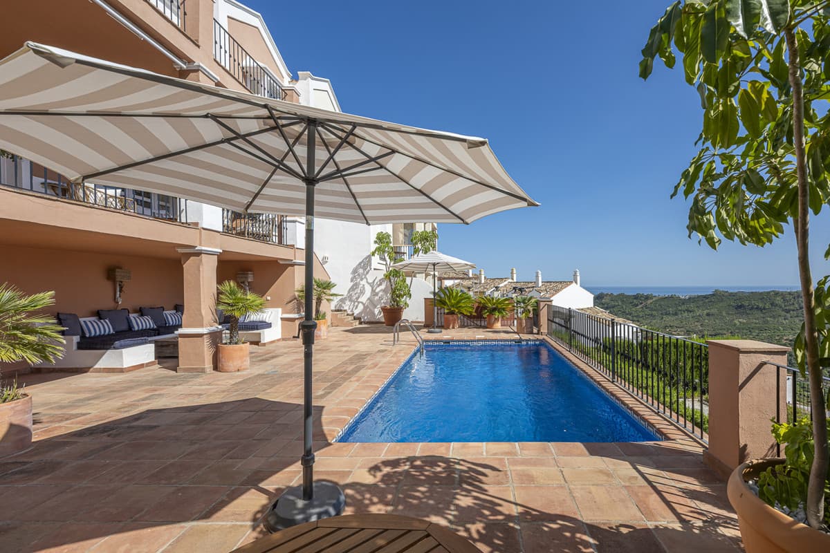 Detached Villa in Benahavís — photo 1 of 10