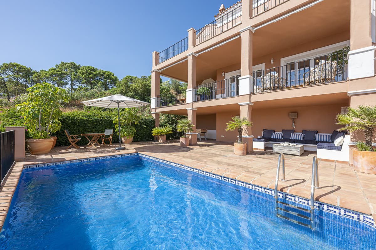 Detached Villa in Benahavís — photo 2 of 10