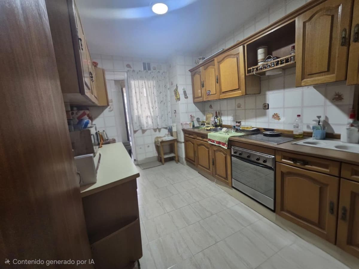Middle Floor Apartment in Málaga Centro — photo 4 of 10