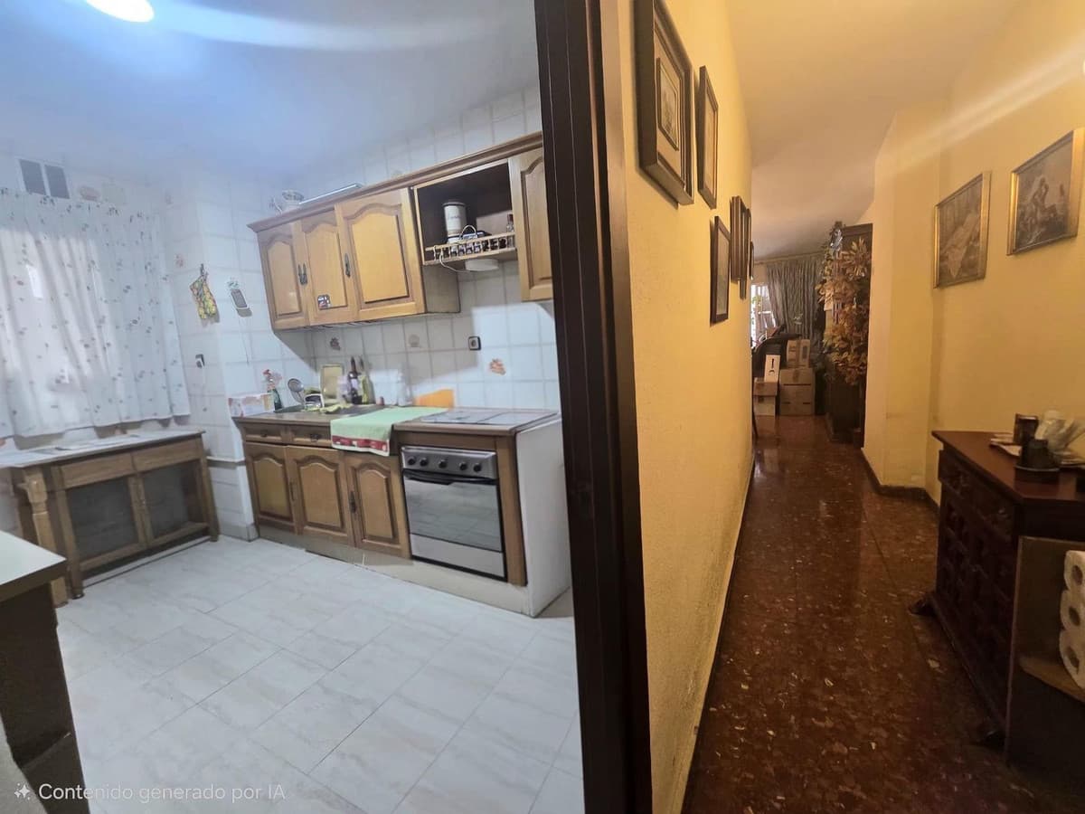 Middle Floor Apartment in Málaga Centro — photo 5 of 10