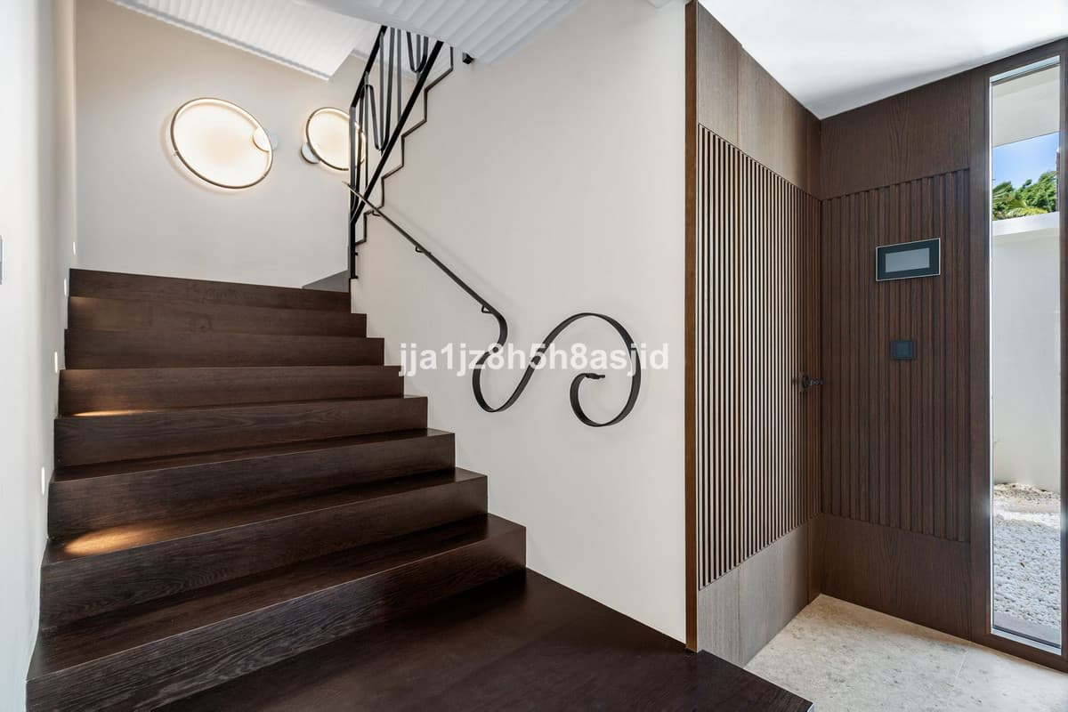 Detached Villa in The Golden Mile — photo 10 of 10