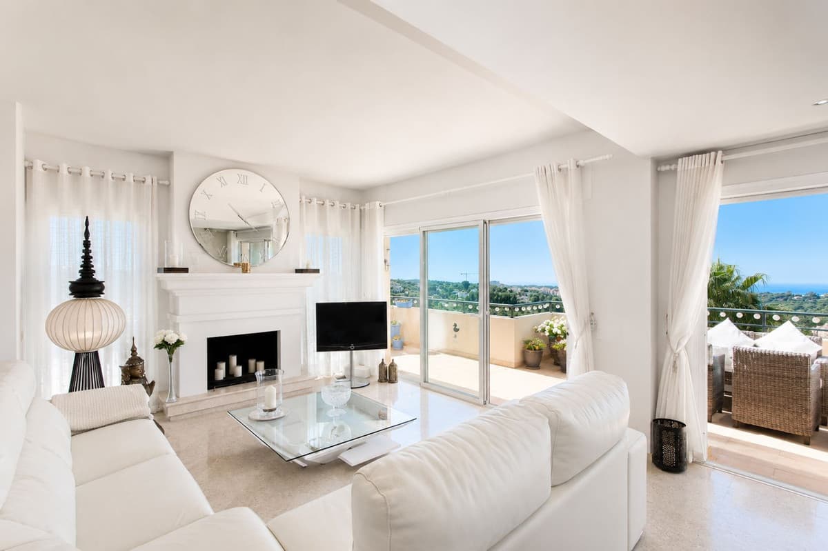 Penthouse Duplex in Elviria — photo 1 of 10
