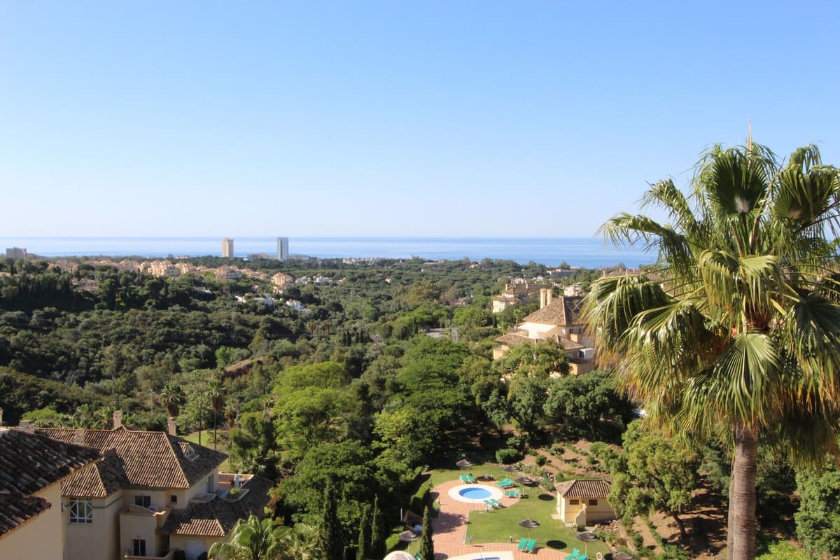 Penthouse Duplex in Elviria — photo 2 of 10