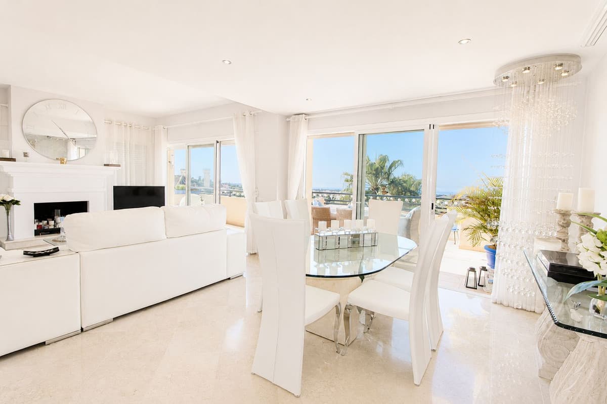 Penthouse Duplex in Elviria — photo 3 of 10