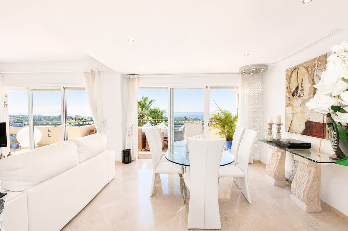 Penthouse Duplex in Elviria — photo 6 of 10