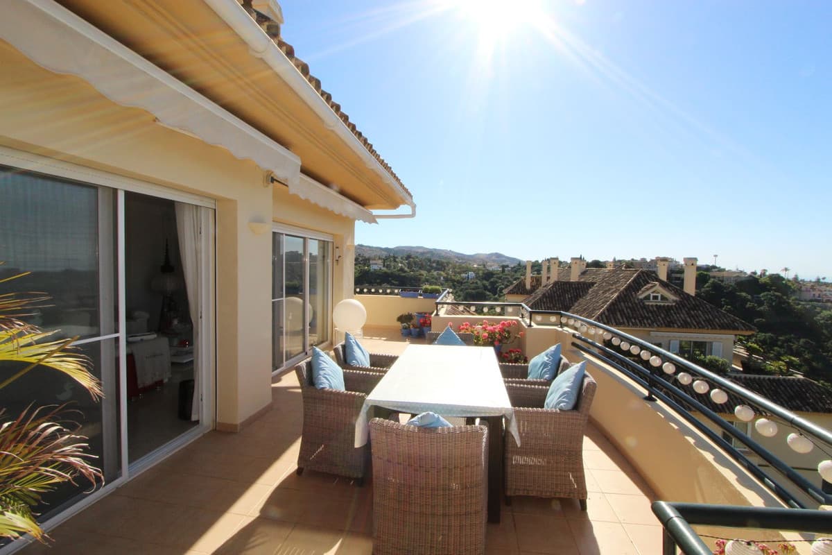 Penthouse Duplex in Elviria — photo 8 of 10