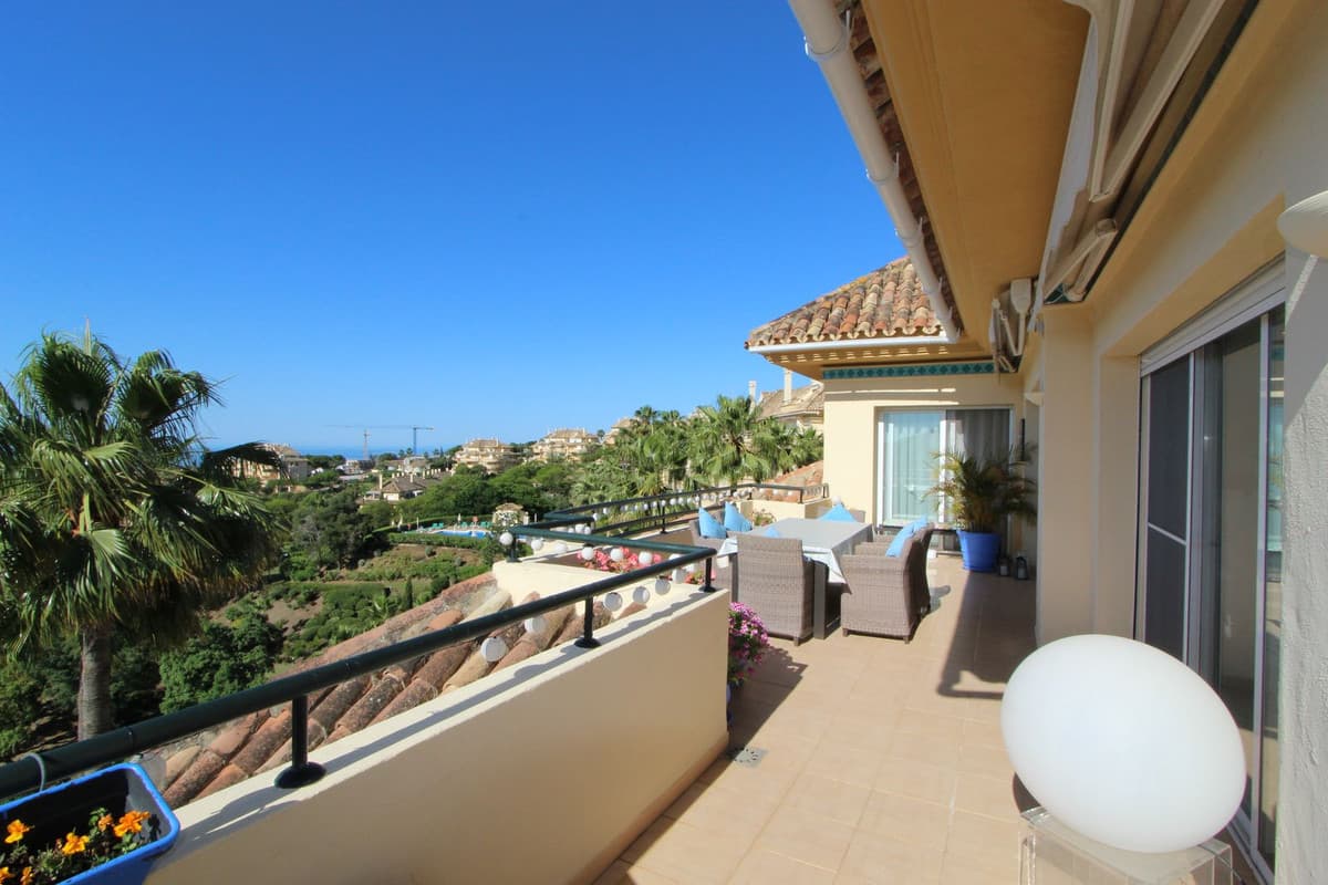 Penthouse Duplex in Elviria — photo 9 of 10