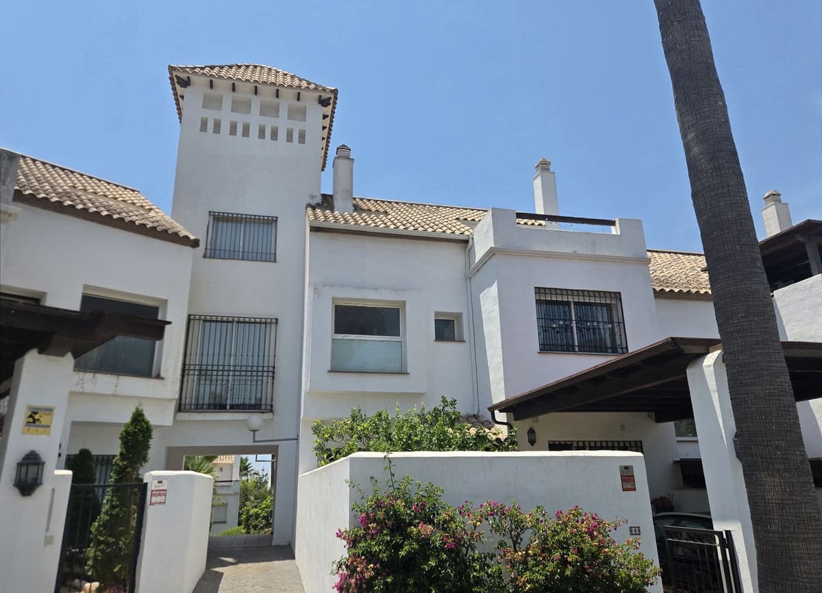 Townhouse in The Golden Mile — photo 6 of 10