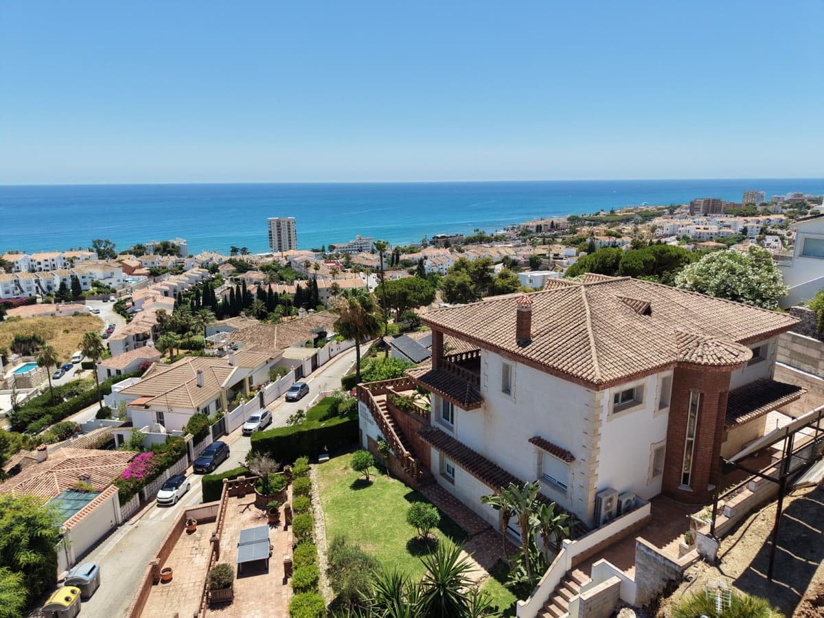 Detached Villa in Riviera del Sol — photo 1 of 10