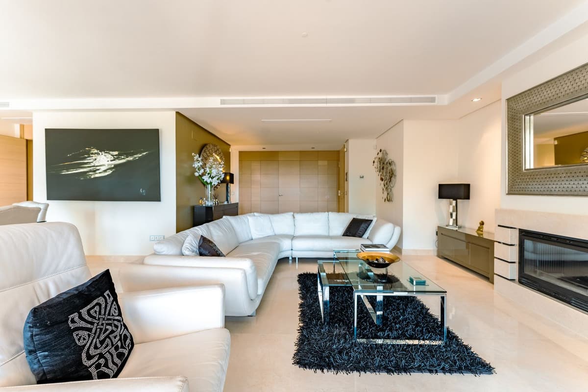 Middle Floor Apartment in La Quinta — photo 6 of 10