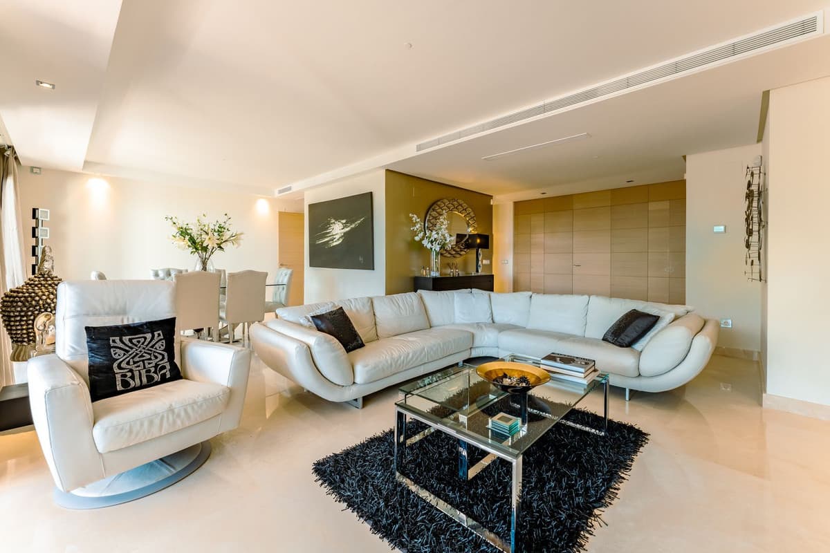 Middle Floor Apartment in La Quinta — photo 10 of 10