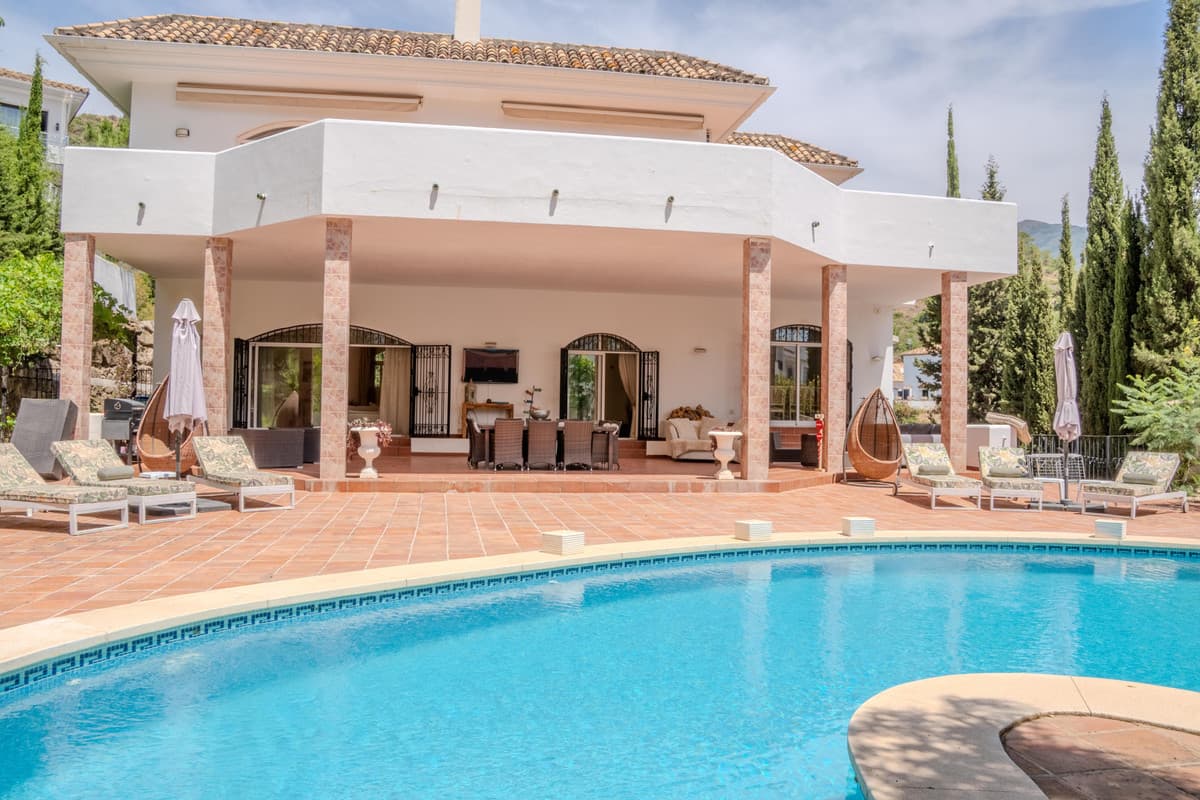 Detached Villa in Benahavís — photo 2 of 10