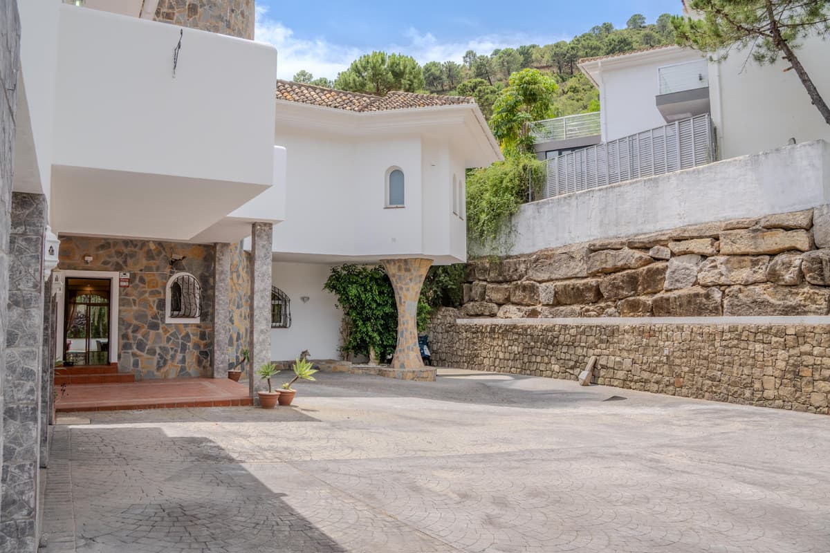 Detached Villa in Benahavís — photo 8 of 10