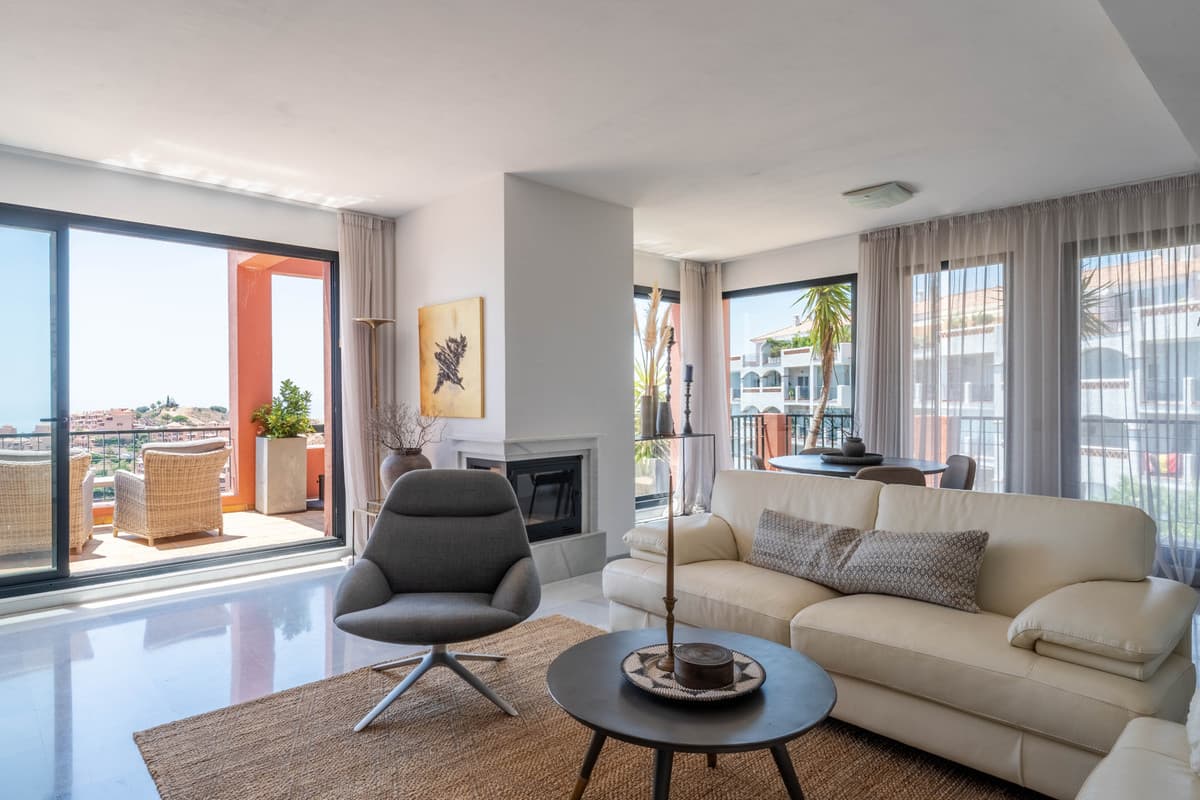 Penthouse Duplex in Calahonda — photo 4 of 10