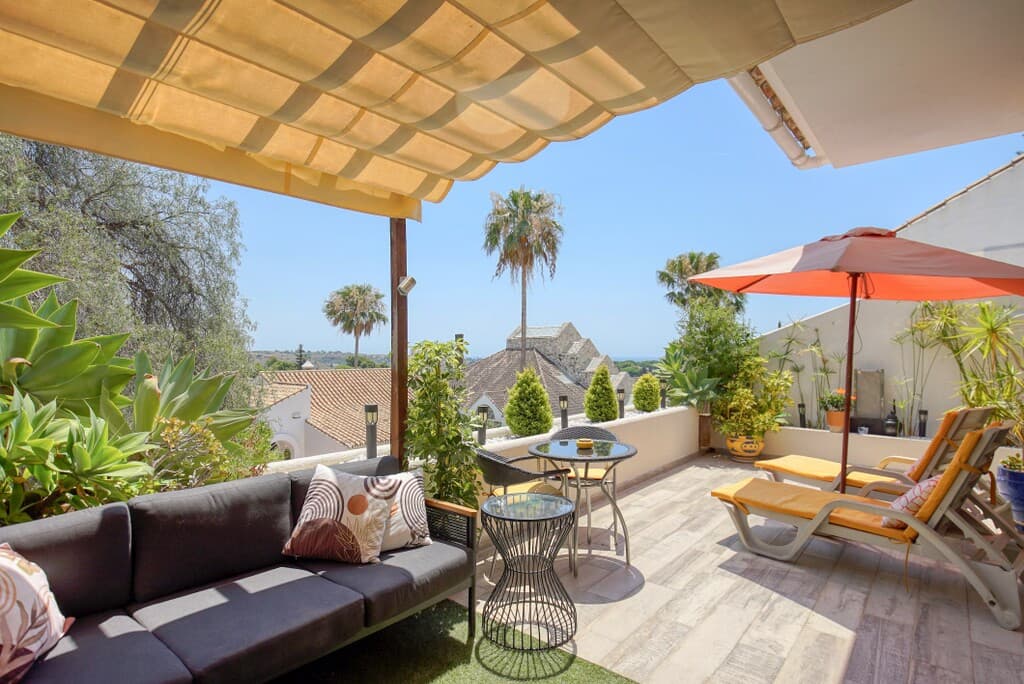 Townhouse in Nueva Andalucía — photo 1 of 10