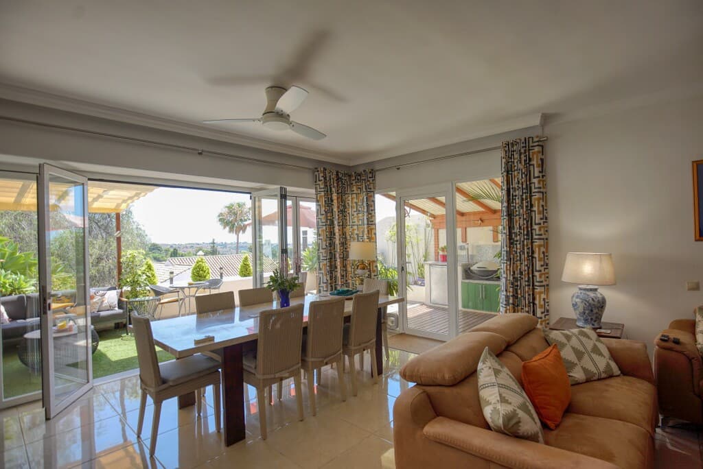 Townhouse in Nueva Andalucía — photo 2 of 10