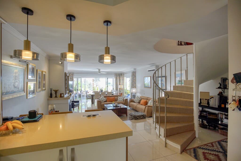 Townhouse in Nueva Andalucía — photo 3 of 10
