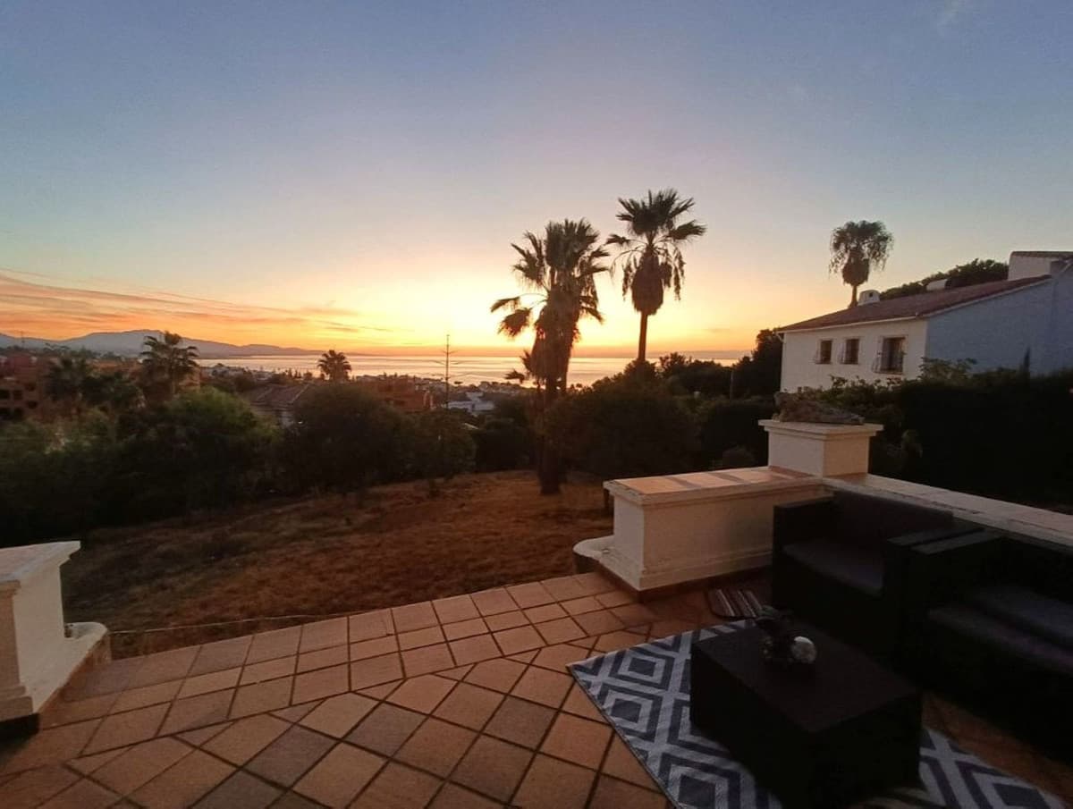Detached Villa in Estepona — photo 1 of 10