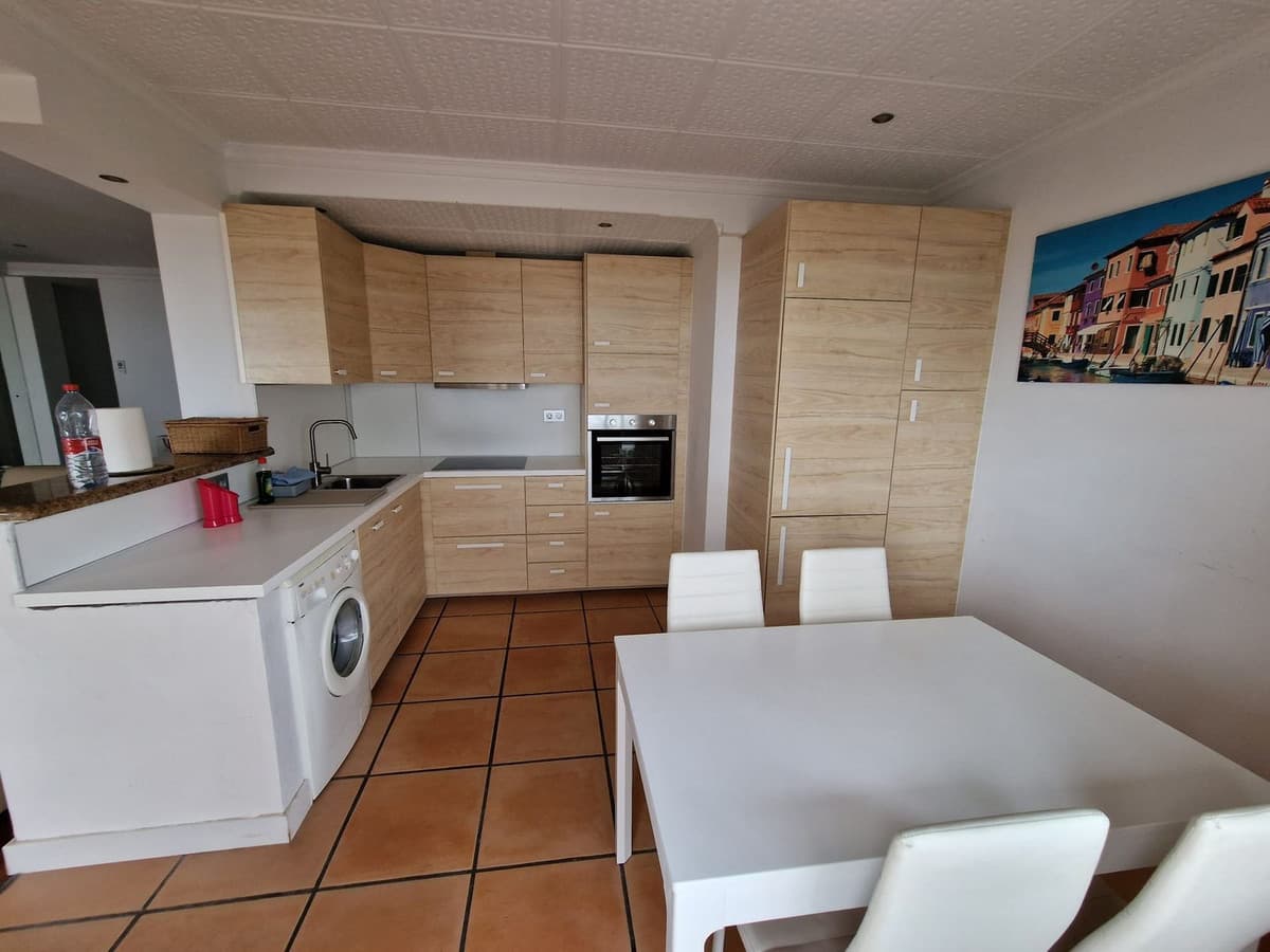Middle Floor Apartment in Estepona — photo 5 of 10