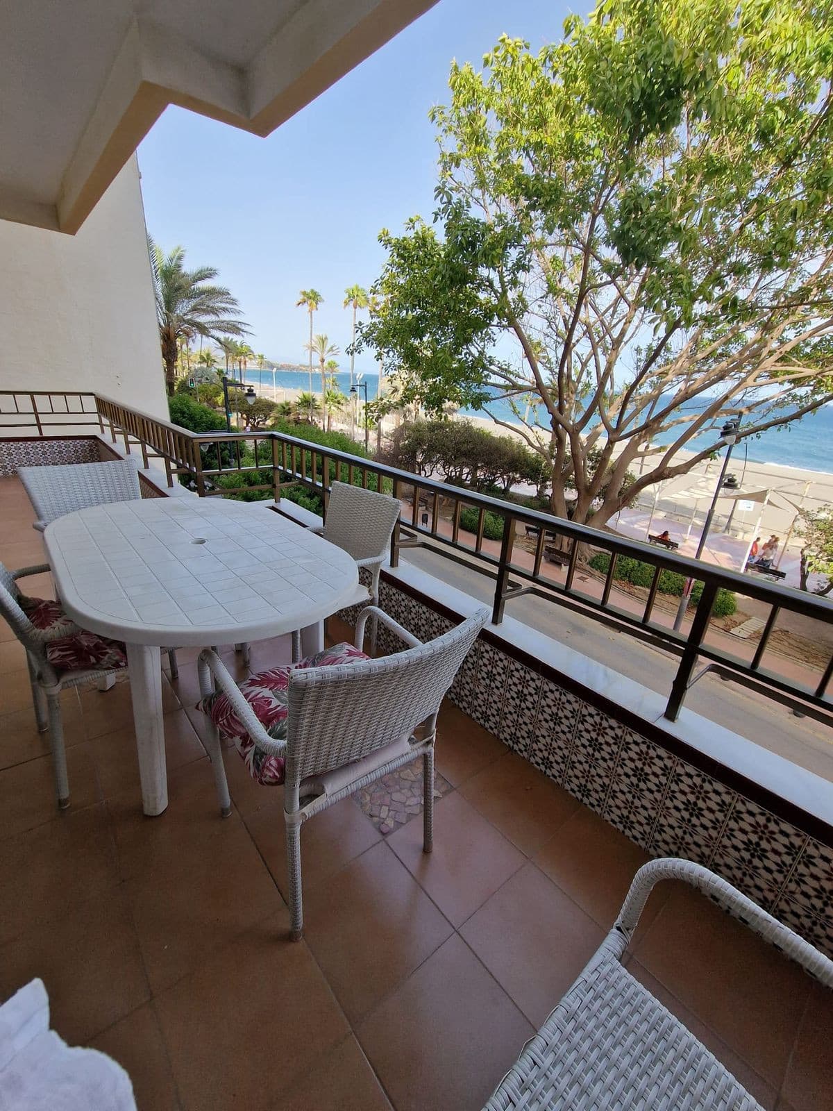 Middle Floor Apartment in Estepona — photo 8 of 10