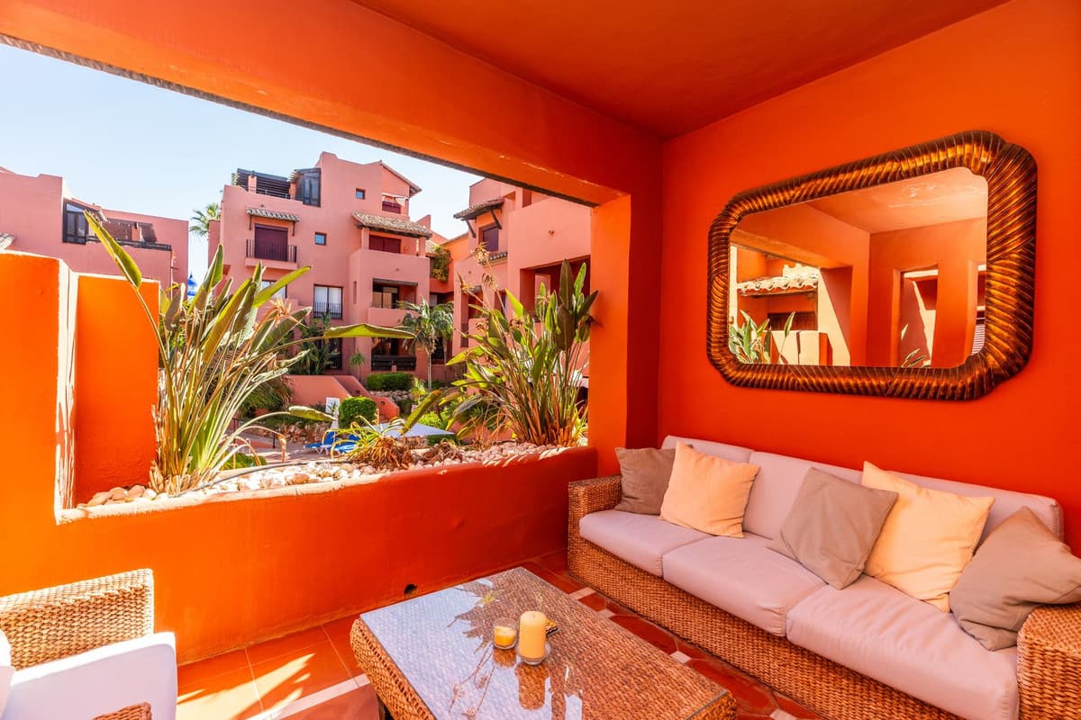 Middle Floor Apartment in Elviria — photo 5 of 10
