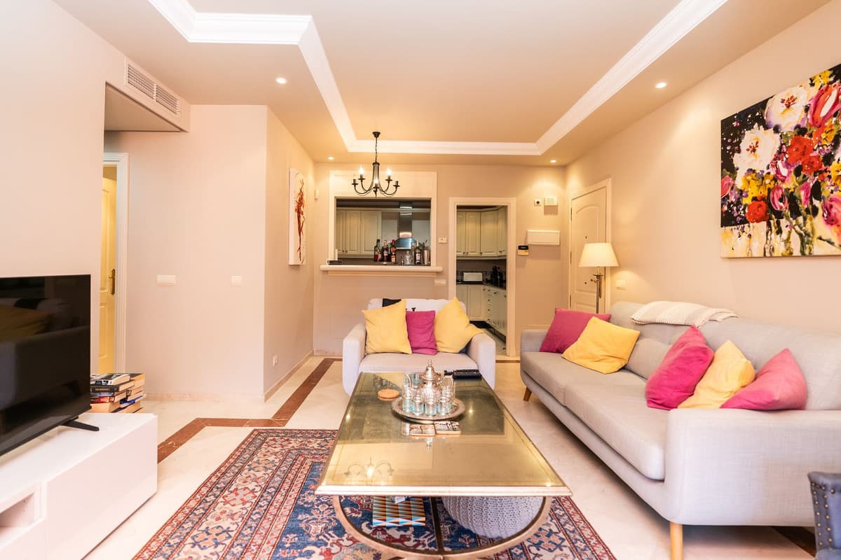 Middle Floor Apartment in Elviria — photo 6 of 10