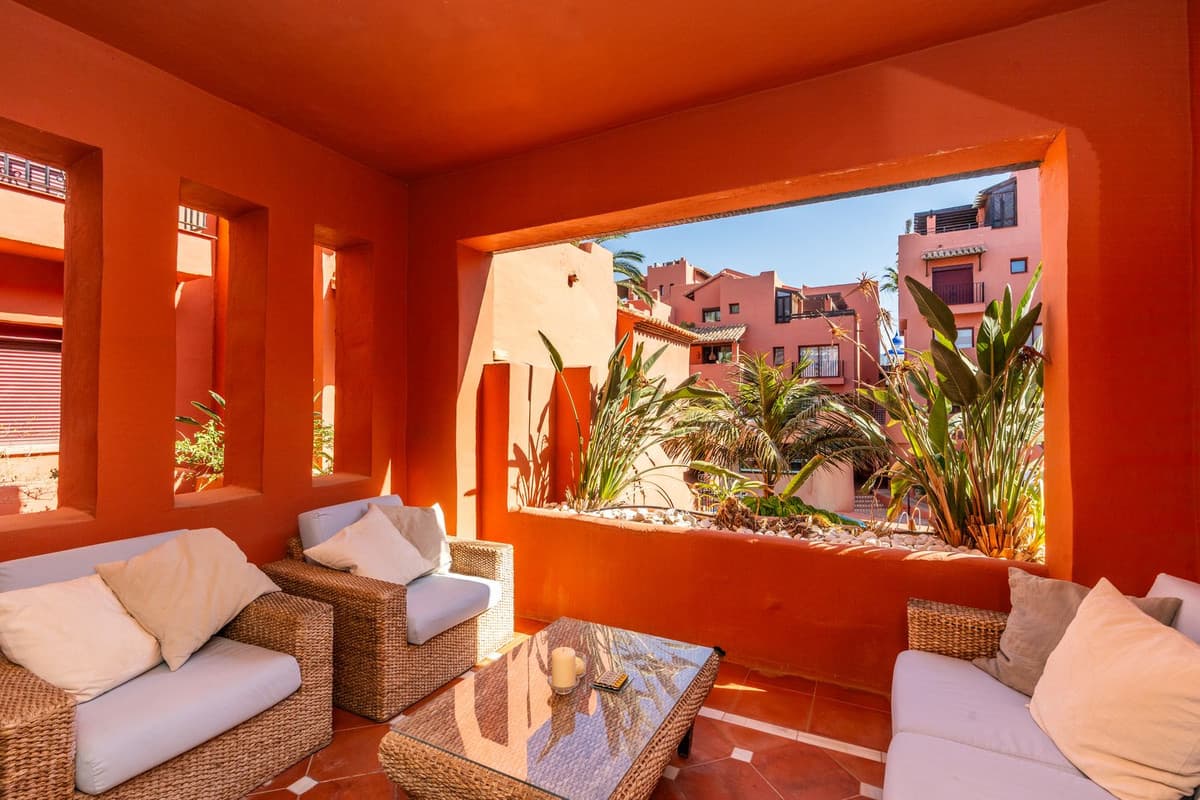 Middle Floor Apartment in Elviria — photo 8 of 10