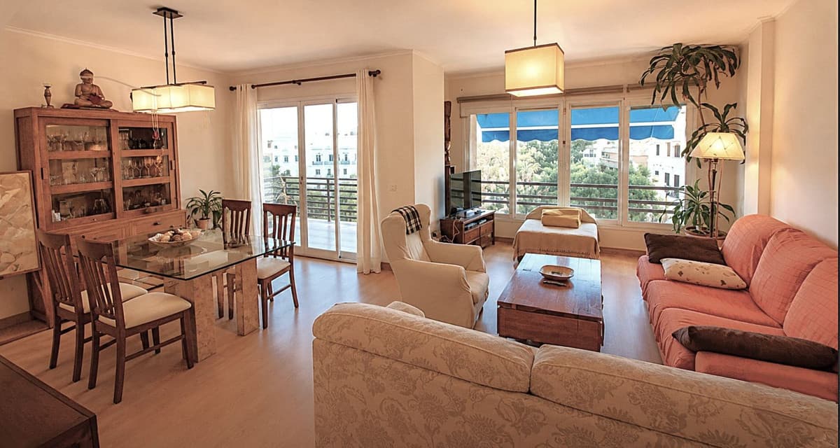 Middle Floor Apartment in Malagueta — photo 4 of 10