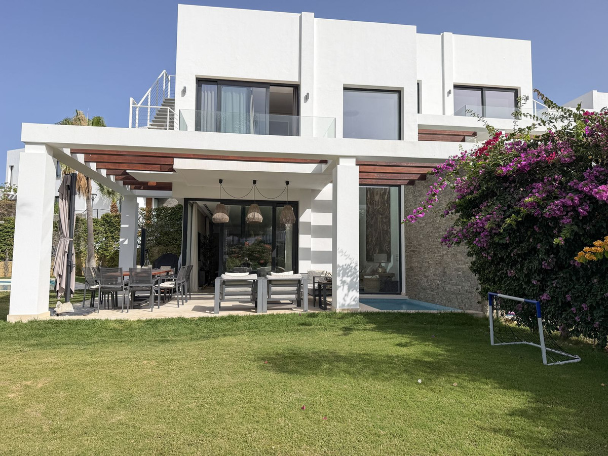 Semi-Detached House in Calahonda — photo 2 of 10