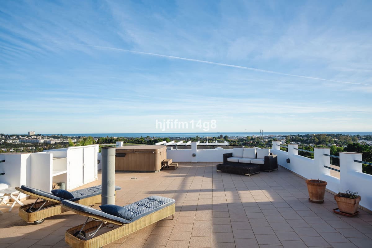 Penthouse Duplex in La Quinta — photo 1 of 10