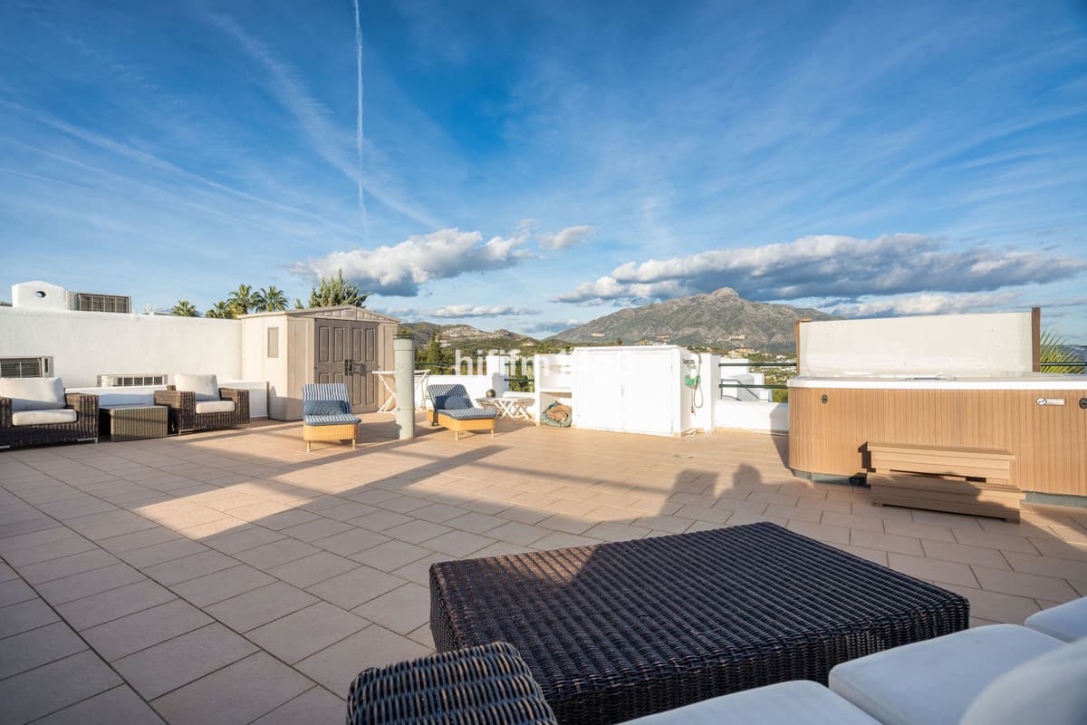 Penthouse Duplex in La Quinta — photo 3 of 10