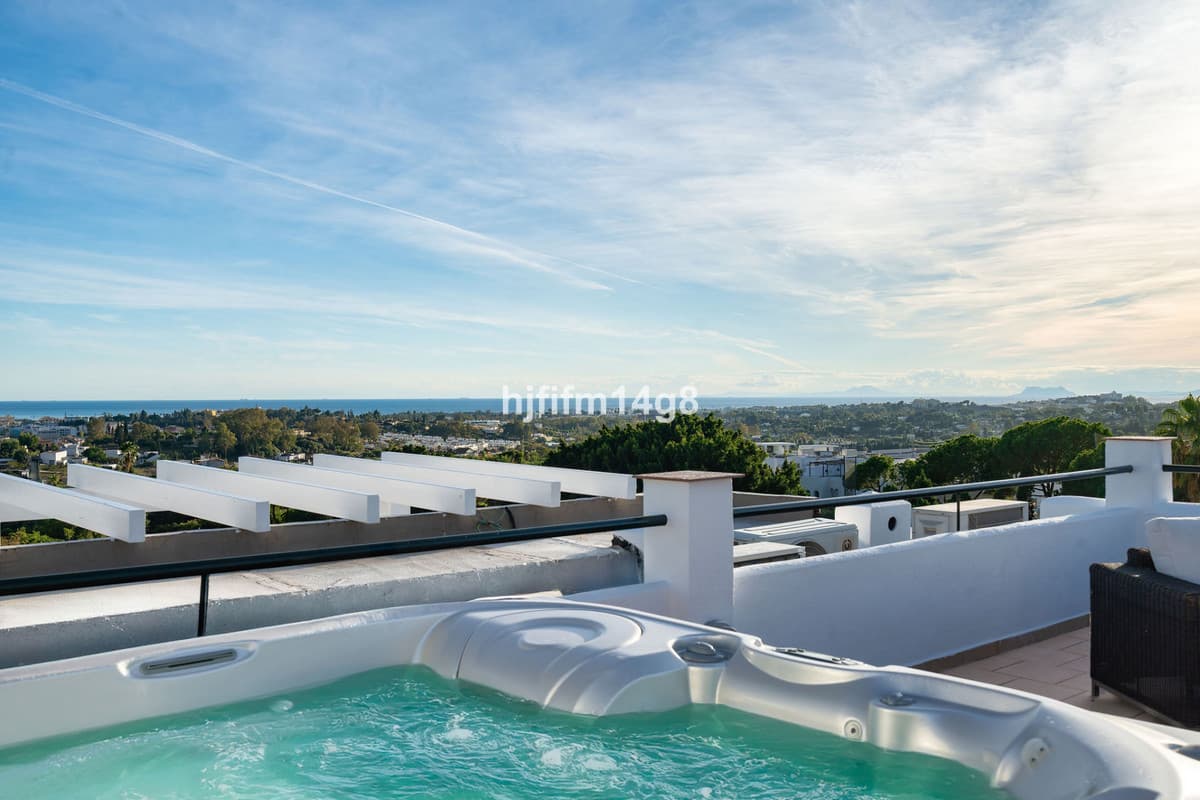Penthouse Duplex in La Quinta — photo 4 of 10