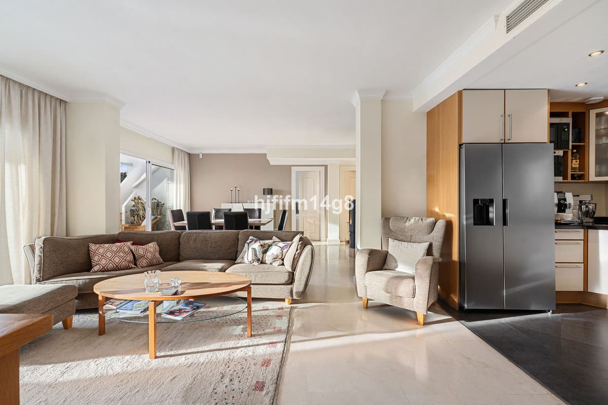 Penthouse Duplex in La Quinta — photo 8 of 10