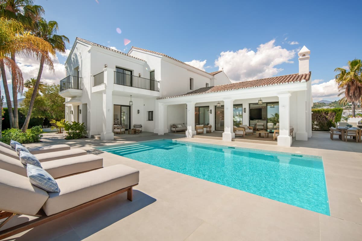 Detached Villa in Benahavís — photo 1 of 10