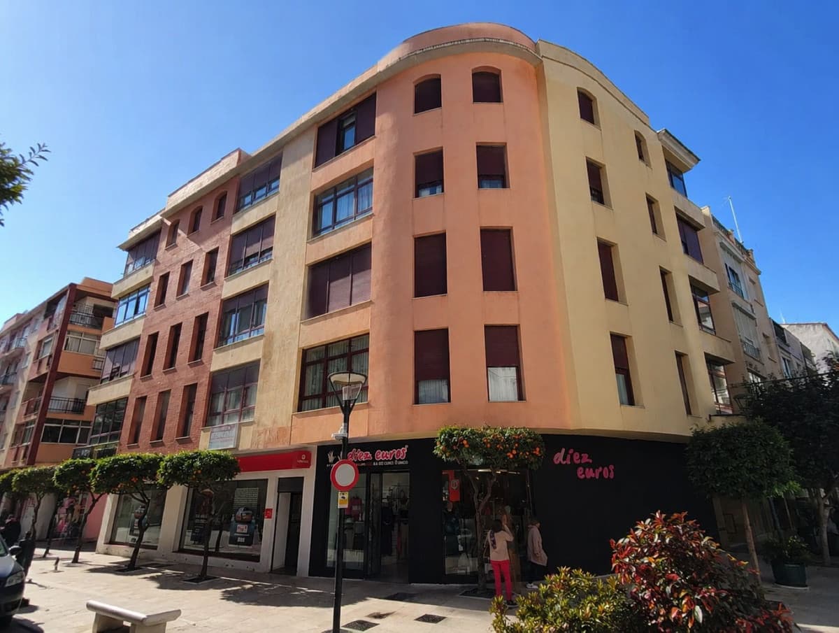 Middle Floor Apartment in Estepona — photo 1 of 10